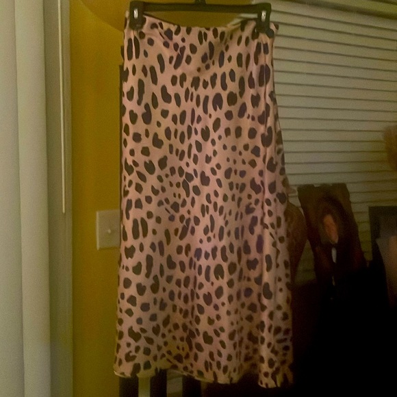 Mid length leopard print silky skirt. - Picture 1 of 1